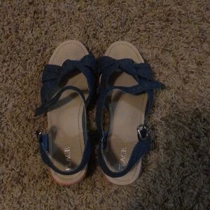 Cute sandals never worn